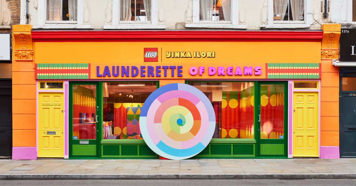 LEGO x Yinka Ilori แท็กทีมทำ Installation ‘ร้านซักรีด’ สีสันสุดจี๊ด Launderette of Dreams กลางกรุงลอนดอน