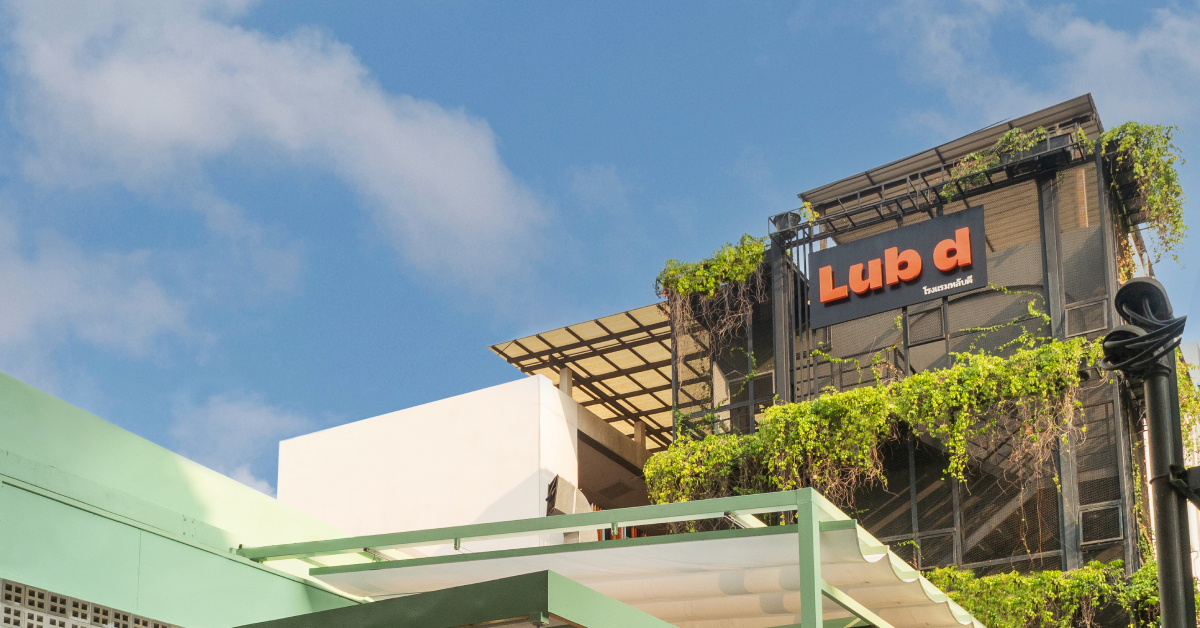 โฮสเทล Lub d ขอรีแบรนด์ (และรีโนเวต) เปิดรับนักเดินทางอีกครั้งหลังยุคโควิด เน้นตอบโจทย์ไลฟ์สไตล์คนรุ่นใหม่