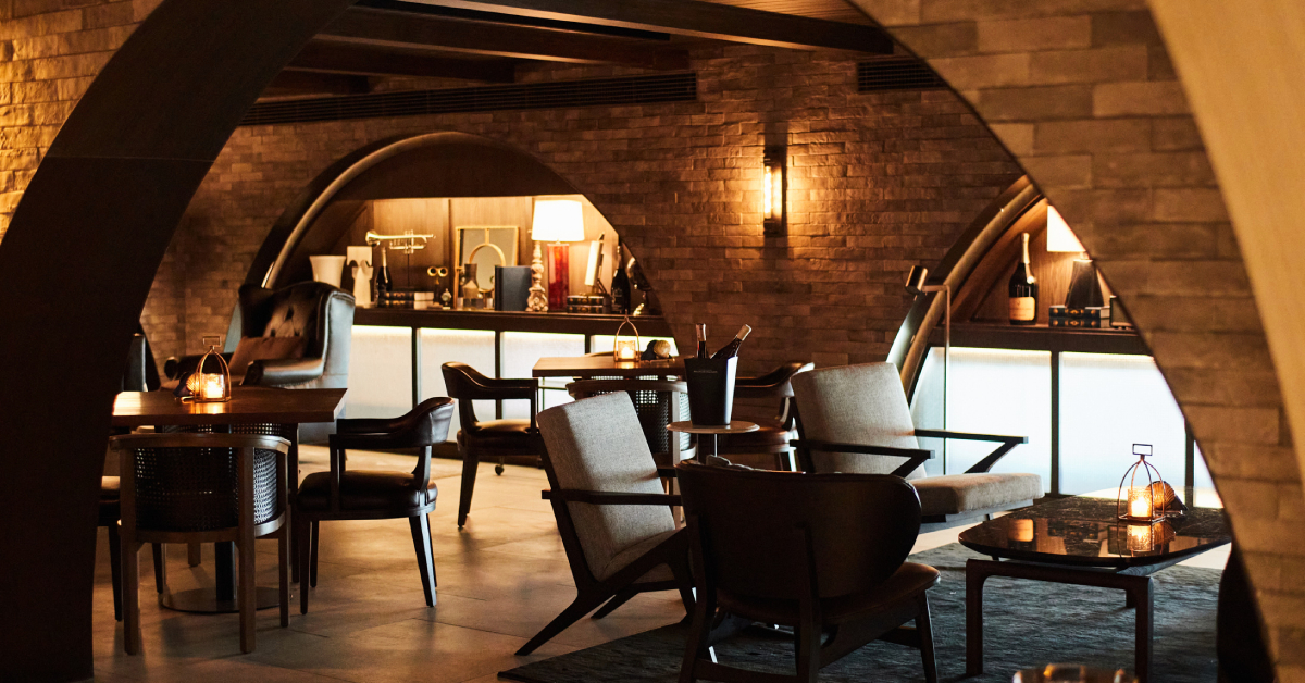 ปักหมุดจุดรวมตัวใหม่ของนักชิม MAHANAKHON EATERY ที่พาคอนเซปต์ Cross-Kitchen Dining มาไว้กลางกรุง กับร้านสุดพรีเมียม 7 ร้าน 7 สไตล์ ในบรรยากาศที่ไม่ว่าจะเลือกนั่งมุมไหนก็ไม่อยากลุก