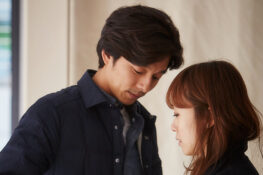 ผิดที่เราหรือผิดที่ใคร: ชวนดูหนังรัก A Man and a Woman ที่ว่าด้วยคนที่ไม่ใช่ ในวันที่ไม่ควร