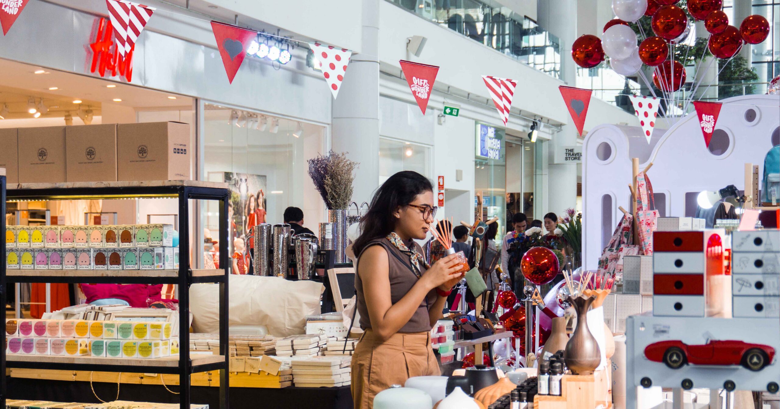 ของขวัญแทนใจ 9 ชิ้นที่เธอจูงมือฉันไปซื้อได้เลยวันนี้ที่ Mega Love Sale ที่เมกาบางนา