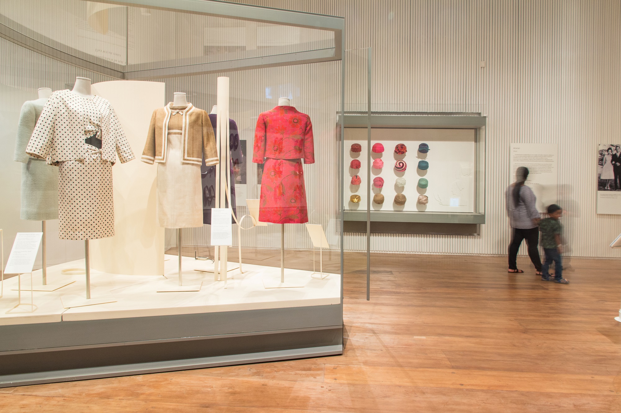 “งามสมบรมราชินีนาถ” นิทรรศการจัดแสดงฉลองพระองค์สุดงดงามของพระราชินี