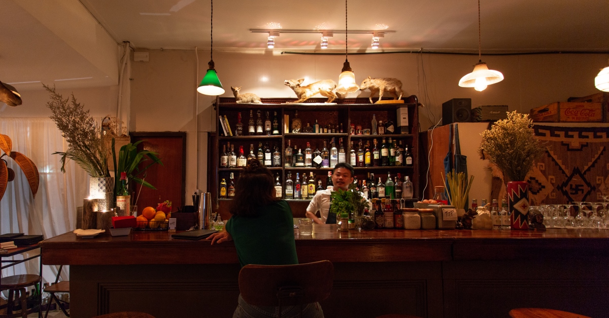 Middle Bar Bkk บาร์ลับสายอเมริกันวินเทจบนชั้นสองของคาเฟ่กาแฟที่เรารัก