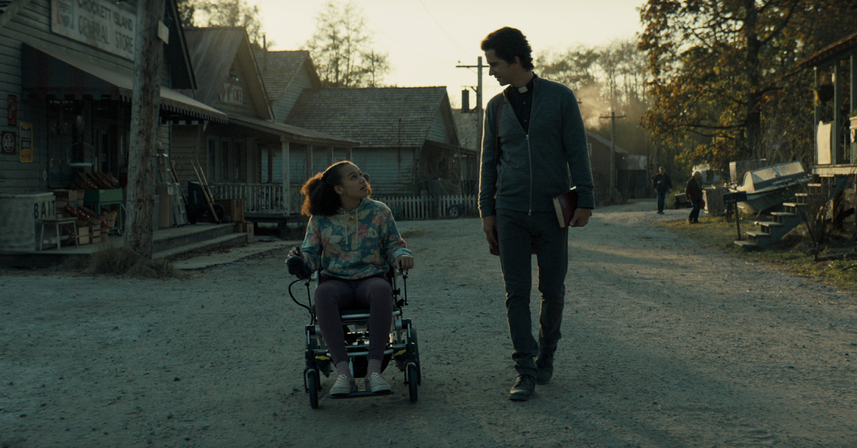 เซตซีโร่ศรัทธาอันแรงกล้าไปกับซีรีส์ Midnight Mass ผลงานที่ตั้งคำถามกับศาสนาและสังคมมนุษย์ได้อย่างลุ่มลึก