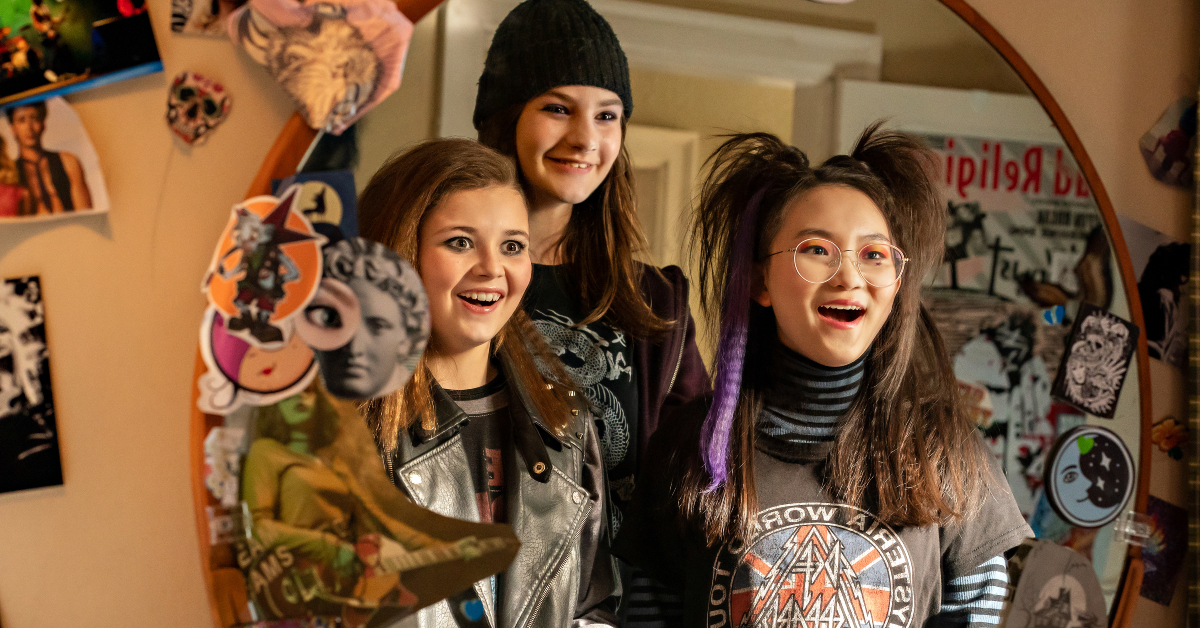 อบอุ่นหัวใจพร้อมรับกลิ่นอายนอสตัลเจียไปกับหนังครอบครัว Mixtape ที่พาเราไปสำรวจดนตรีและอดีตที่สูญหาย