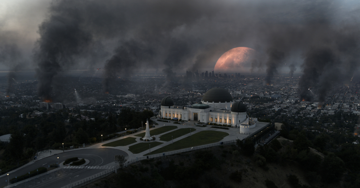 เมื่อพระจันทร์ไม่ตกน้ำ แต่จะตกใส่โลก: ชวนไปท้ารบกับ ‘บางสิ่ง’ บนดวงจันทร์ใน Moonfall หนังแนวภัยพิบัติที่เล่นใหญ่จนคนดูเดาทางไม่ออก