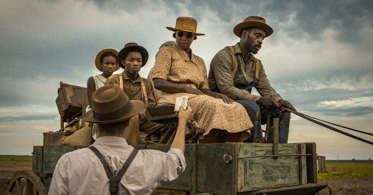 เพราะดินไม่แบ่งสี: ย้อนดู Mudbound หนังชีวิตของ 2 ครอบครัว 2 สีผิว บนฟาร์มเดียวกัน