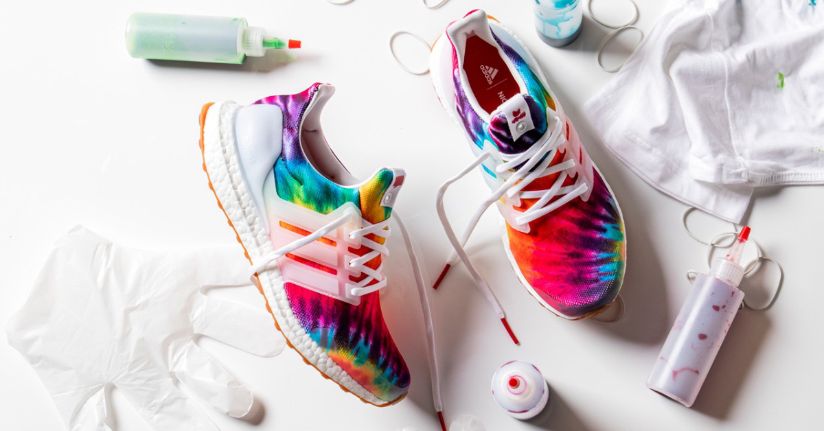 เอาใจหนุ่มสาวสายฮิปปี้กับสนีกเกอร์รุ่นใหม่ UltraBOOST Woodstock