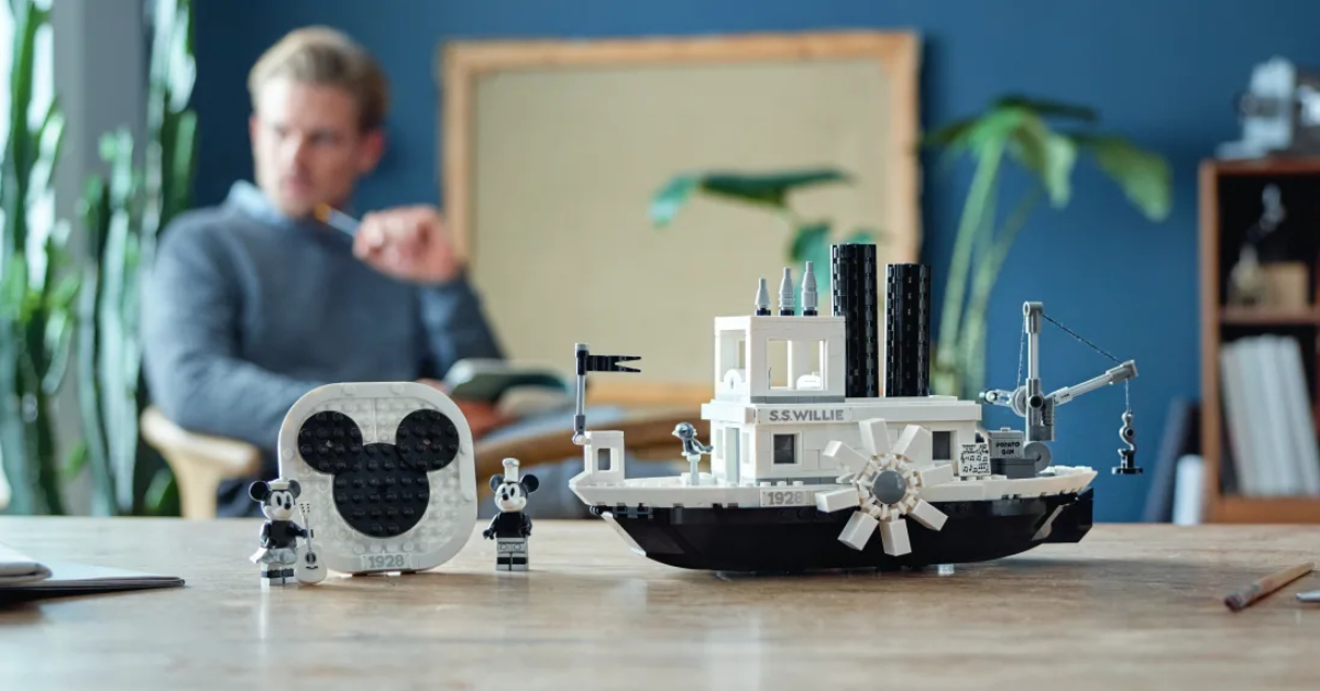 พามาป้ายยาสาวกดิสนีย์กับของเล่นใหม่จาก Lego Steamboat Willie set