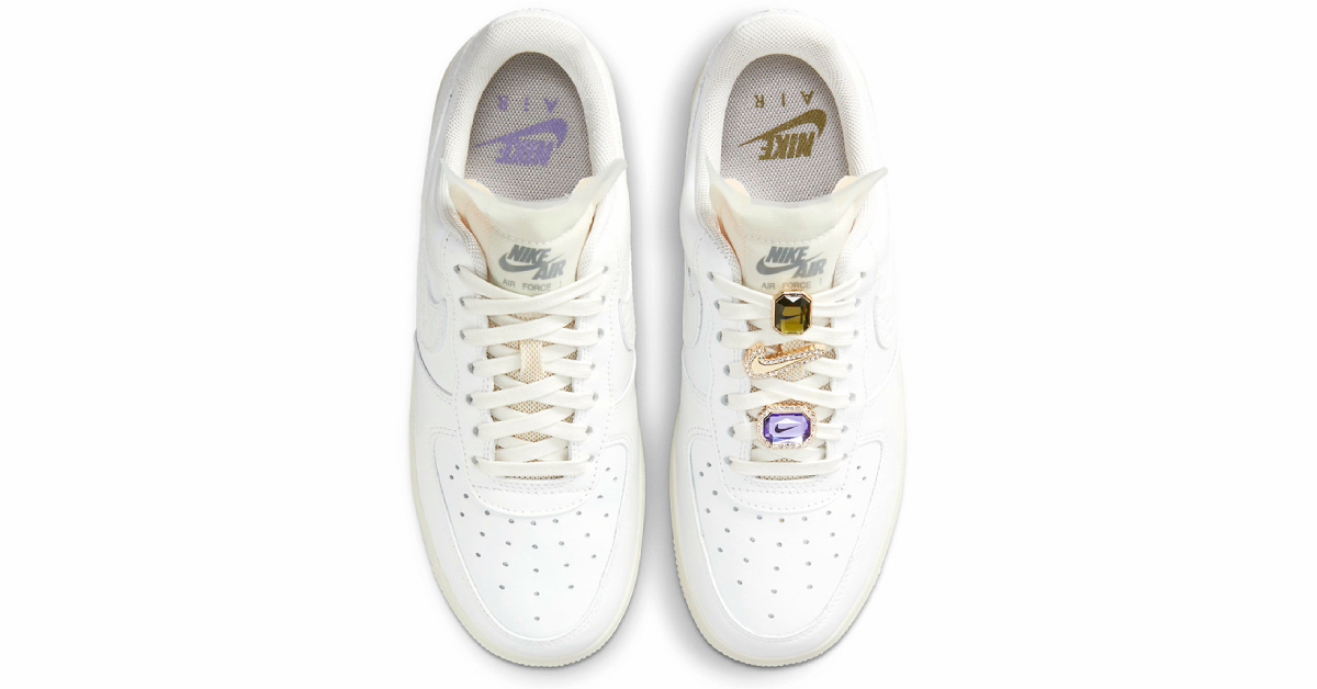 เติมจิวเวลรีให้รองเท้าไปกับ Nike Air Force 1 Low ‘Bling’ สนีกเกอร์ดีไซน์เรียบง่าย แต่โดดเด่นด้วยดีเทลไม่ซ้ำใคร