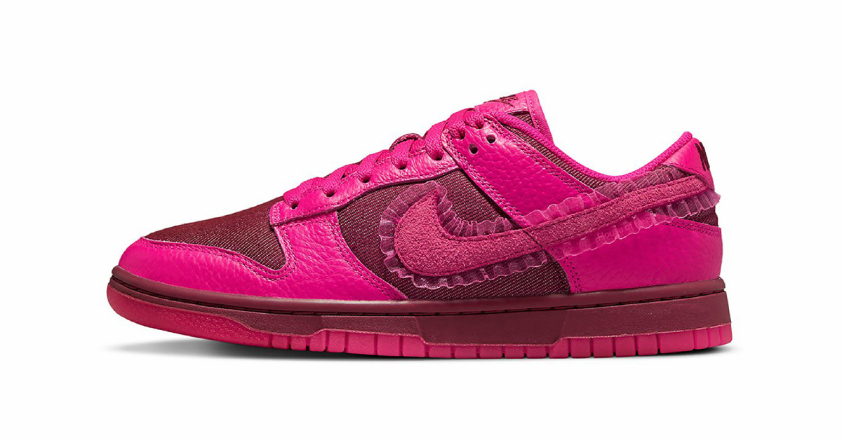 ให้โลกนี้เป็นสีชมพูไปกับ Nike Dunk Low ‘Valentine’s Day’ สนีกเกอร์แห่งความรักที่ดีไซน์มาให้กระแทกใจทุกคน
