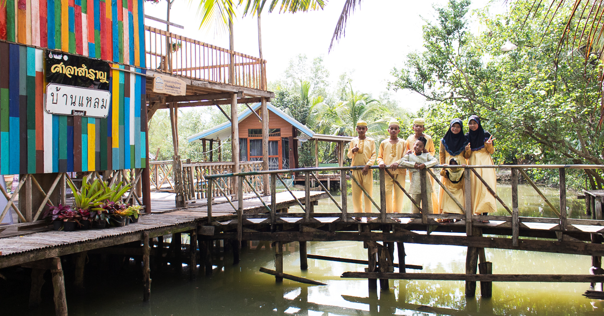 พาไปคลุกโคลนให้เนียนพร้อมสัมผัสวิถีชีวิตชาวเลมุสลิมที่ บ้านแหลมโฮมสเตย์ นครศรีธรรมราช