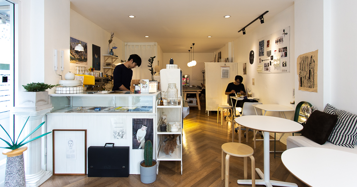 ชวนไปนั่งทำงานกันที่คาเฟ่ฟิวชันสตูดิโอ Paperplates Creative Studio & Cafe