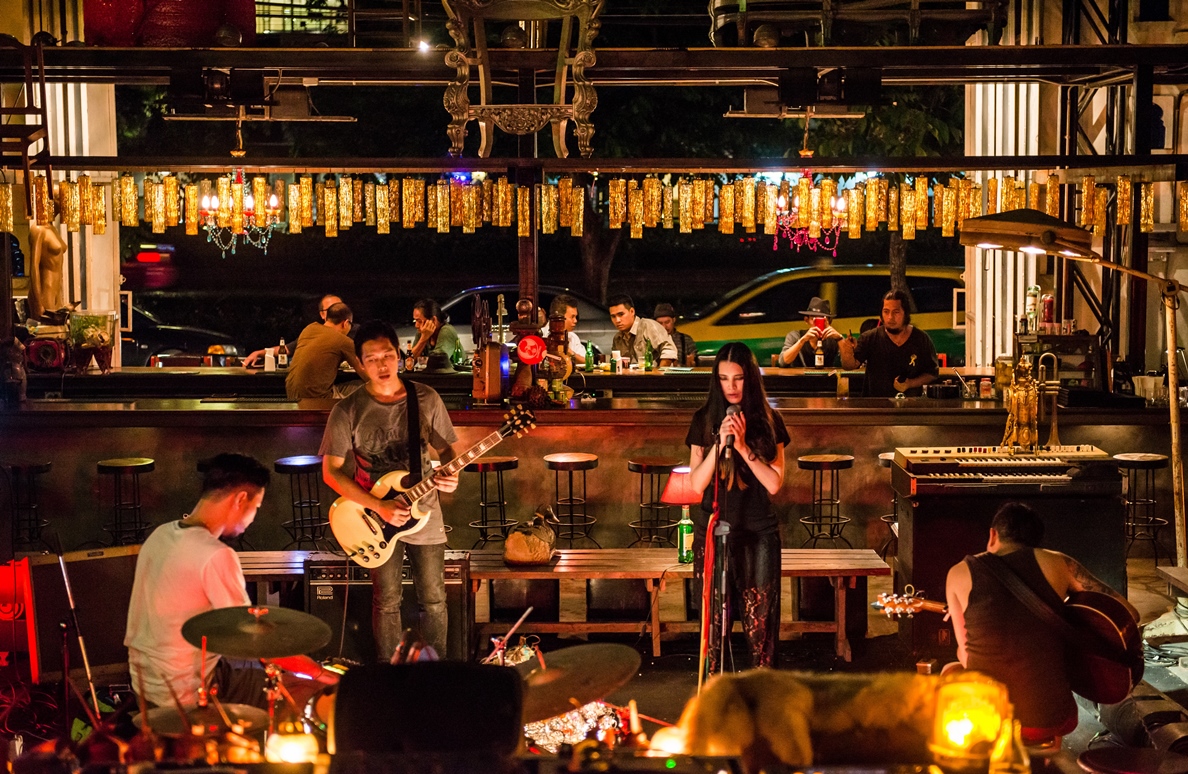 สำเริงสำราญกับ 8 บาร์ดนตรีสดในกรุงเทพฯ