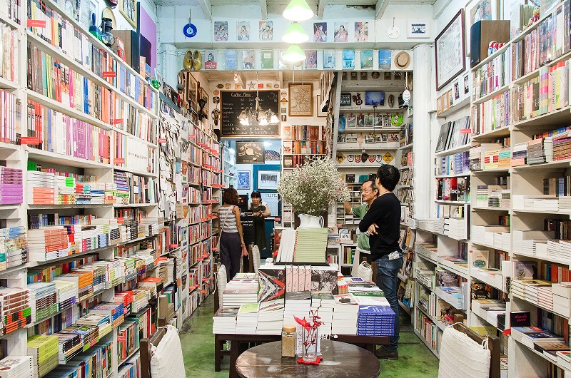 หนังสือ/ดนตรีแจ๊ส/ไวน์แดง ปาร์ตี้ปีใหม่ในเย็นวันศุกร์สุดพิเศษที่ร้านหนังสือเดินทาง