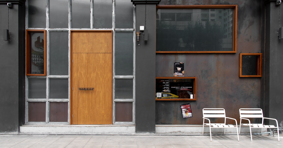 Perfect Strangers คาเฟ่ย่านประดิพัทธ์ ที่ชอบนัดคนแปลกหน้าให้มารู้จักกันผ่านกาแฟและค็อกเทล