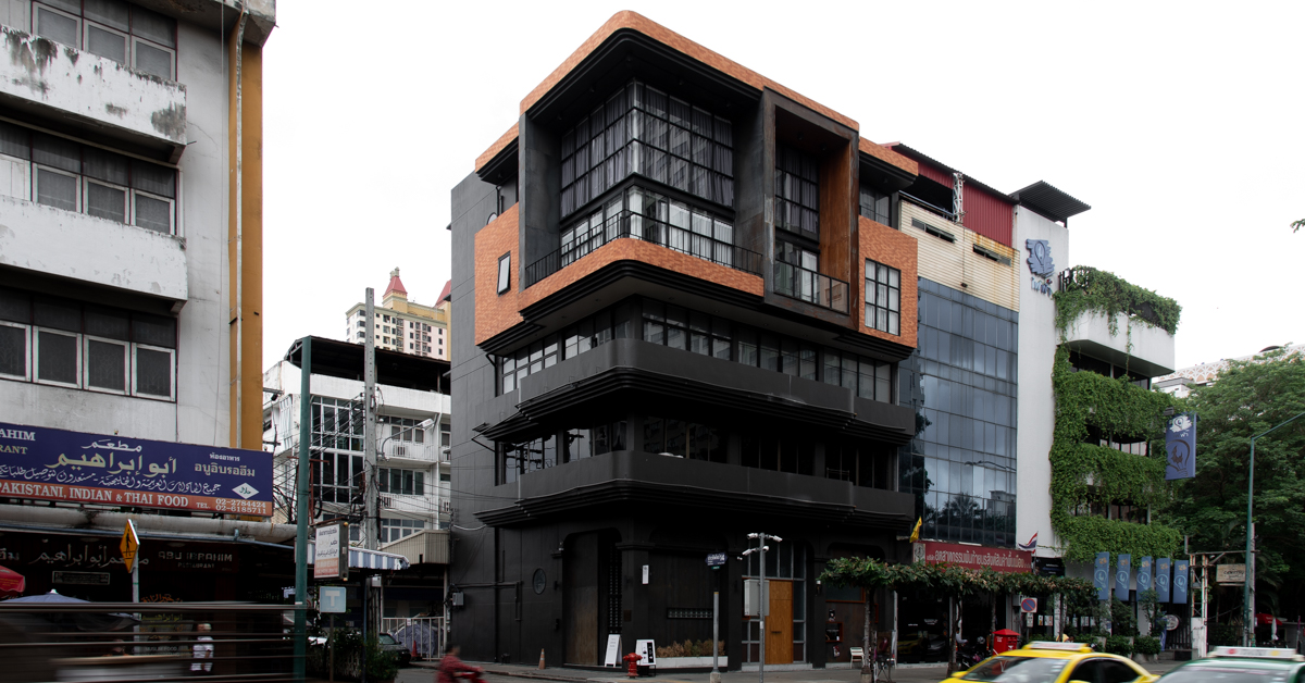 ‘ตึกดำ’ พื้นที่ใหม่ย่านประดิพัทธ์ที่รวมคาเฟ่และร้านกระเป๋าให้เรารู้สึกสดใสไปไกลกว่าสีตึก