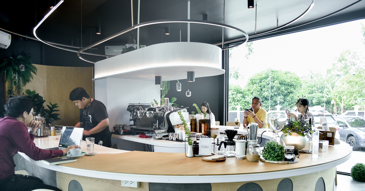 Petite Coffee Lab คาเฟ่ที่มาพร้อมกับเครื่องดื่มสุดสร้างสรรค์บนถนนเลียบทางด่วนเอกมัย-รามอินทรา