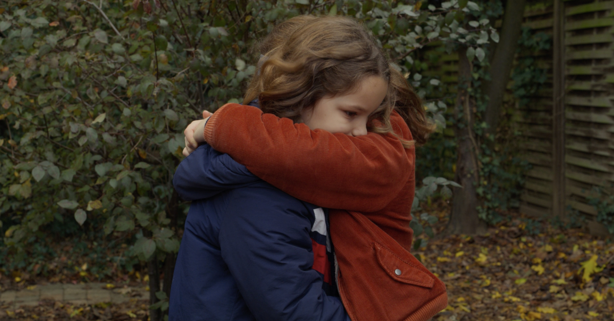 กลับไปโอบกอดตัวฉันในวัยเด็ก: ชวนดู Petite Maman หนังฝรั่งเศสชุบชูหัวใจโดย เซลีน เซียมมา