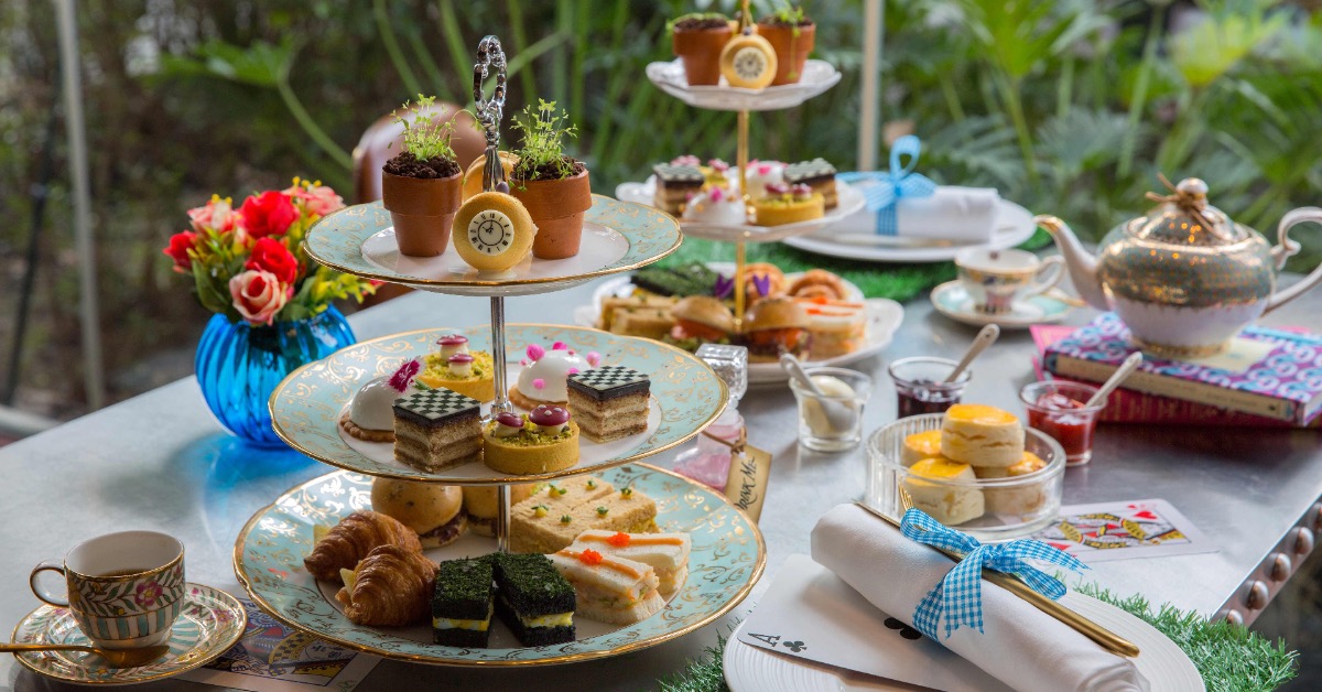 เที่ยวแดนมหัศจรรย์ผ่านชาแก้วโปรดกับ Mad Hatter’s Afternoon Tea Party
