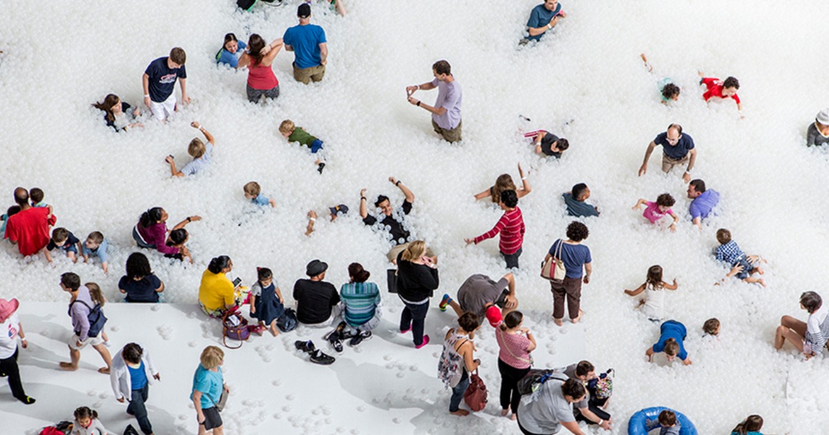 The Beach ชายหาดบอลพลาสติกนับล้านลูกของ Snarkitecture มาถึงเมืองไทยแล้ว