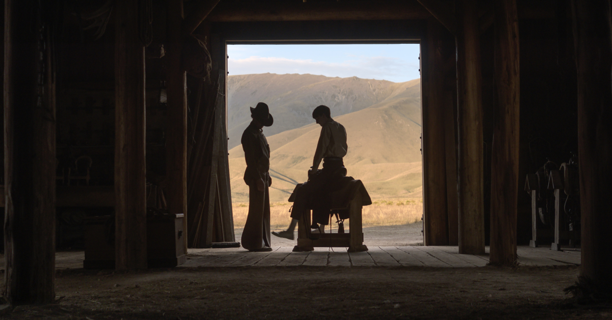 เพื่อความอยู่รอด จึงต้องแว้งกัด: ชวนดูหนังคุณภาพส่งท้ายปี The Power of the Dog ผลงานลุ่มลึกที่พาไปสำรวจจิตใจมนุษย์