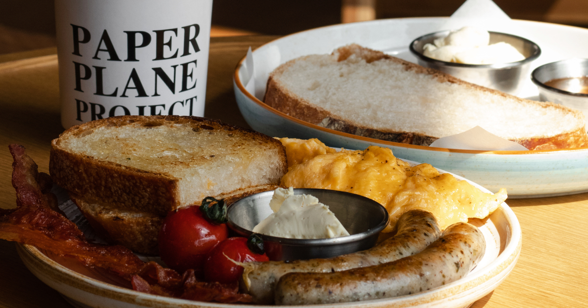 เปิดออฟฟิศใหม่ไปกับ Paper Plane Project ร้านอาหารบรรยากาศเริ่ดบนชั้น 40 อยู่กันยาว ๆ ตั้งแต่เช้ายัน (เกือบ) เที่ยงคืน