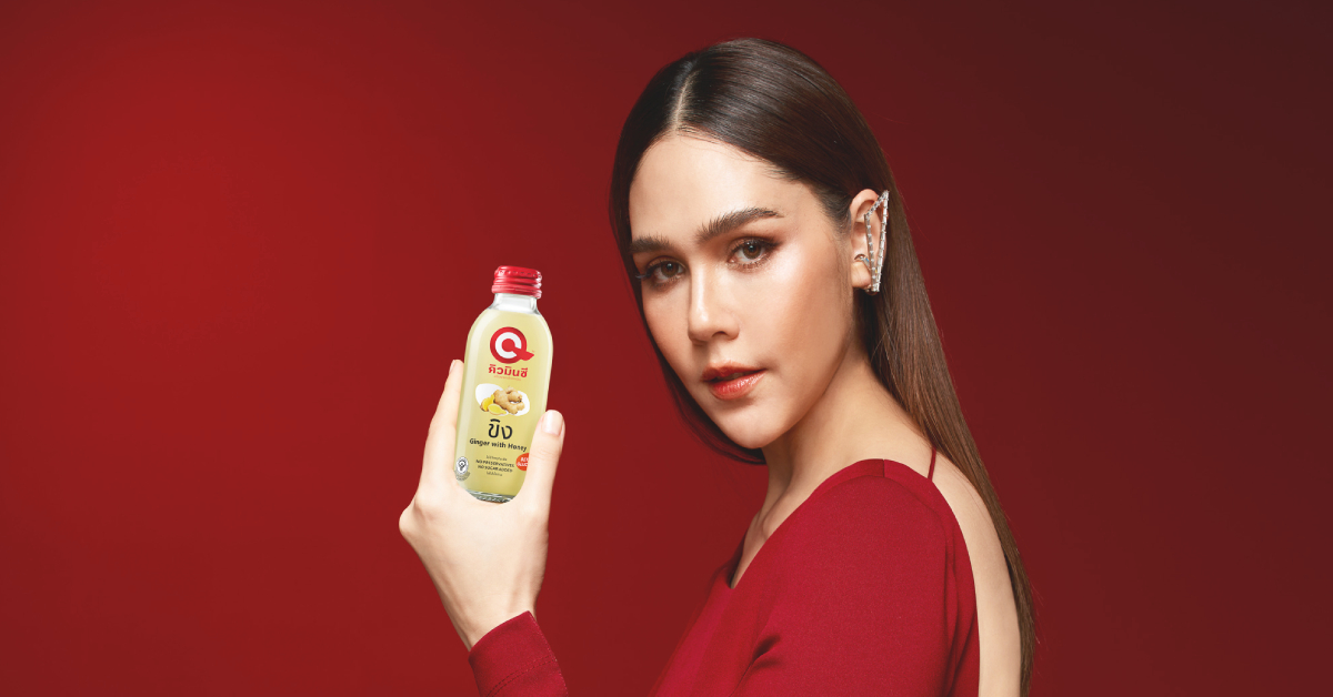 พี่ชม ทำไมต้อง (ดื่ม) ขิง? QminC เปิดตัว ดริงก์ขิง ดริงก์กระชายขาว ดึง ‘ชมพู่ อารยา’ เป็นพรีเซนเตอร์ ชูจุดขายสมุนไพรดื่มง่าย