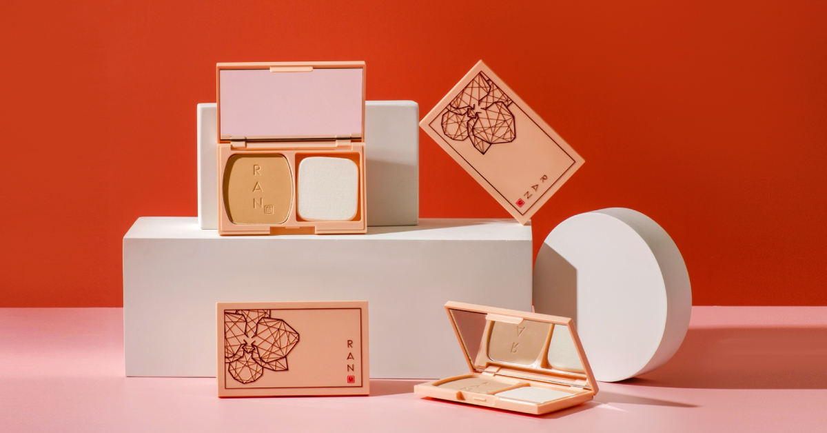 ประสบการณ์ 25 ปี อัดแน่นอยู่ในแป้งผสมรองพื้น RAN Original Plus Powder by Pom Vinij ที่เพิ่งออกเฉดใหม่