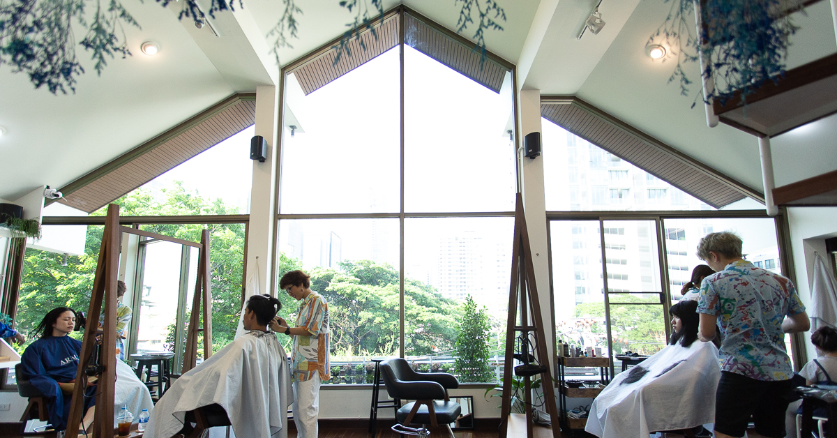 Roof Hair Salon ซาลอนทำผมลับบนห้องใต้หลังคา ที่สายมินิมัลจะต้องหลงรักหัวปักหัวปำ