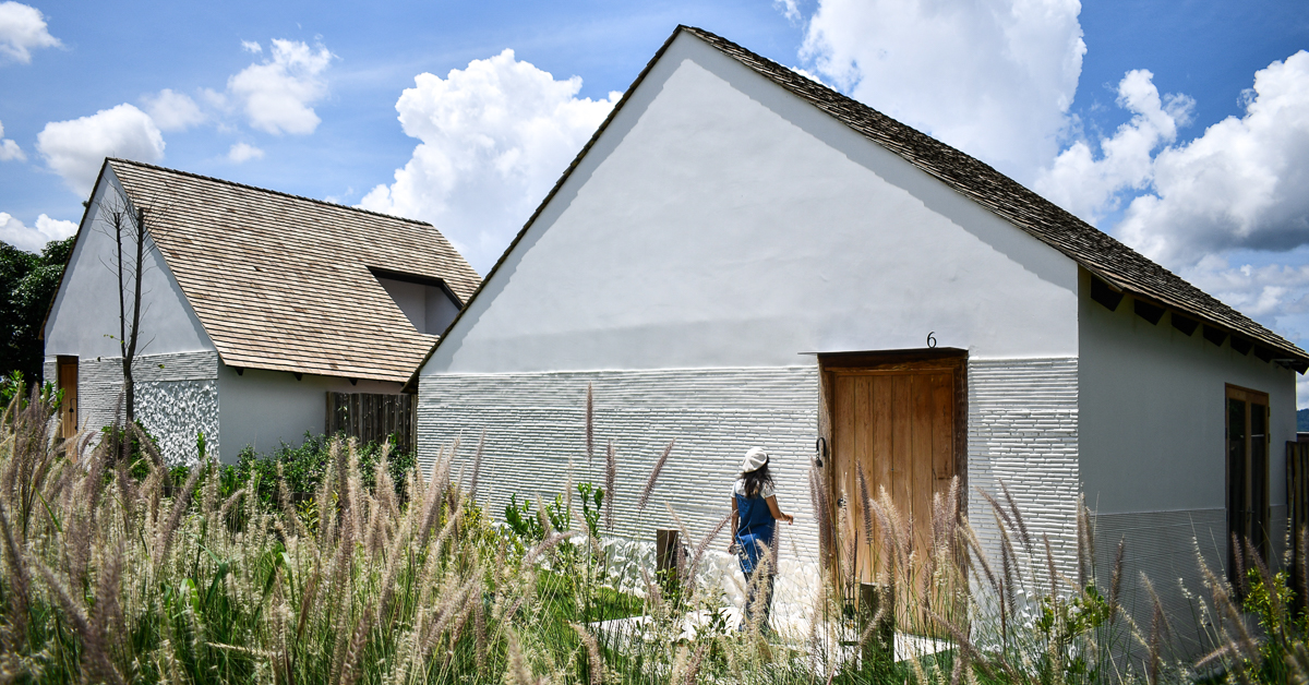 สำรวจ Roukh Kiri (รุกข์ คีรี) Barn House สีขาวที่ทำให้เราเป็นหนึ่งเดียวกับเขาใหญ่