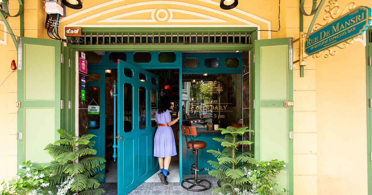 Rue De Mansri จากตึกเก่าสมัยรัชกาลที่ 5 สู่คาเฟ่ที่จริงจังเรื่องกาแฟและสตูดิโอราคาย่อมเยาว์ในย่านสุดคลาสสิค