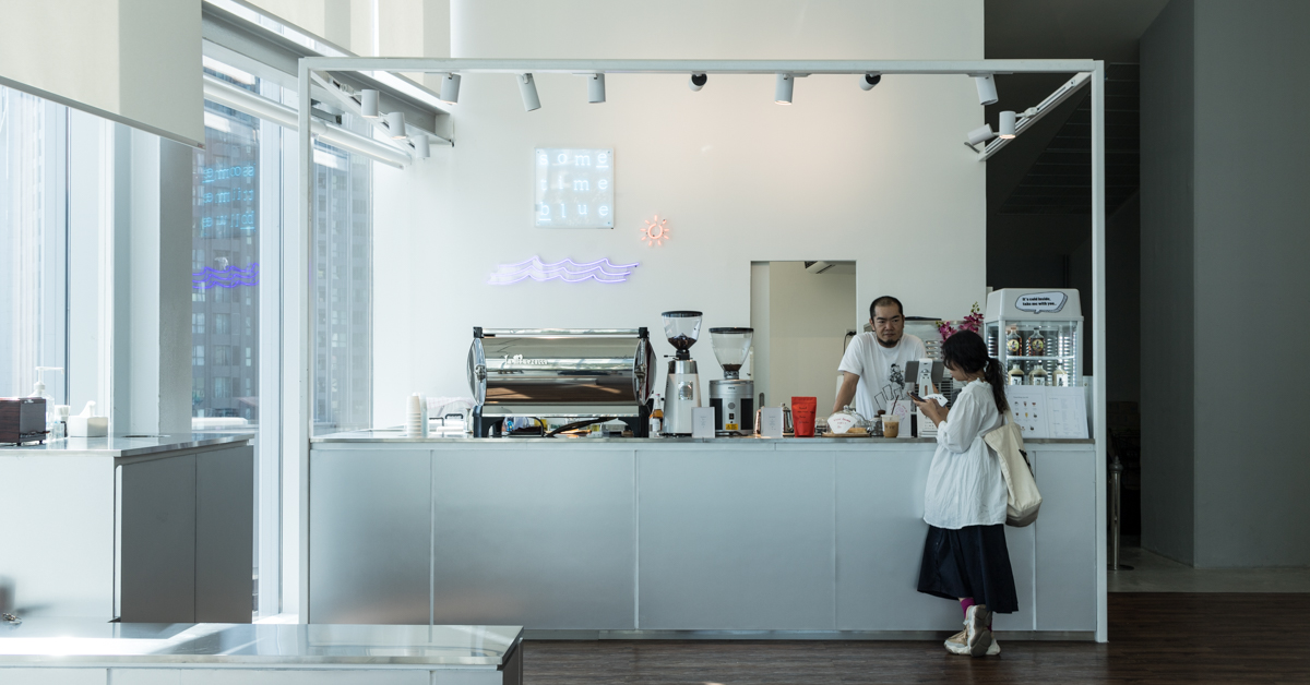 สำรวจมุมกาแฟที่ ‘บางทีก็เหงา’ ตามแบบฉบับ Some Time Blue กับสาขาใหม่ที่ House Samyan