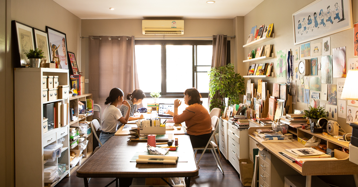 พาไปตามติดกับบ้านใหม่ของ Spacebar Design Studio สตูดิโอแสนอบอุ่นที่รักในการทำ Zine