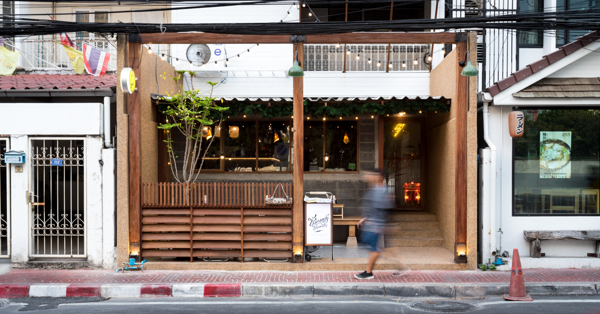 ซีฟู้ดบาร์ในมู้ดแคมป์คนงานกลางซอยอารีย์ที่ SummerSummer by SummerStreet