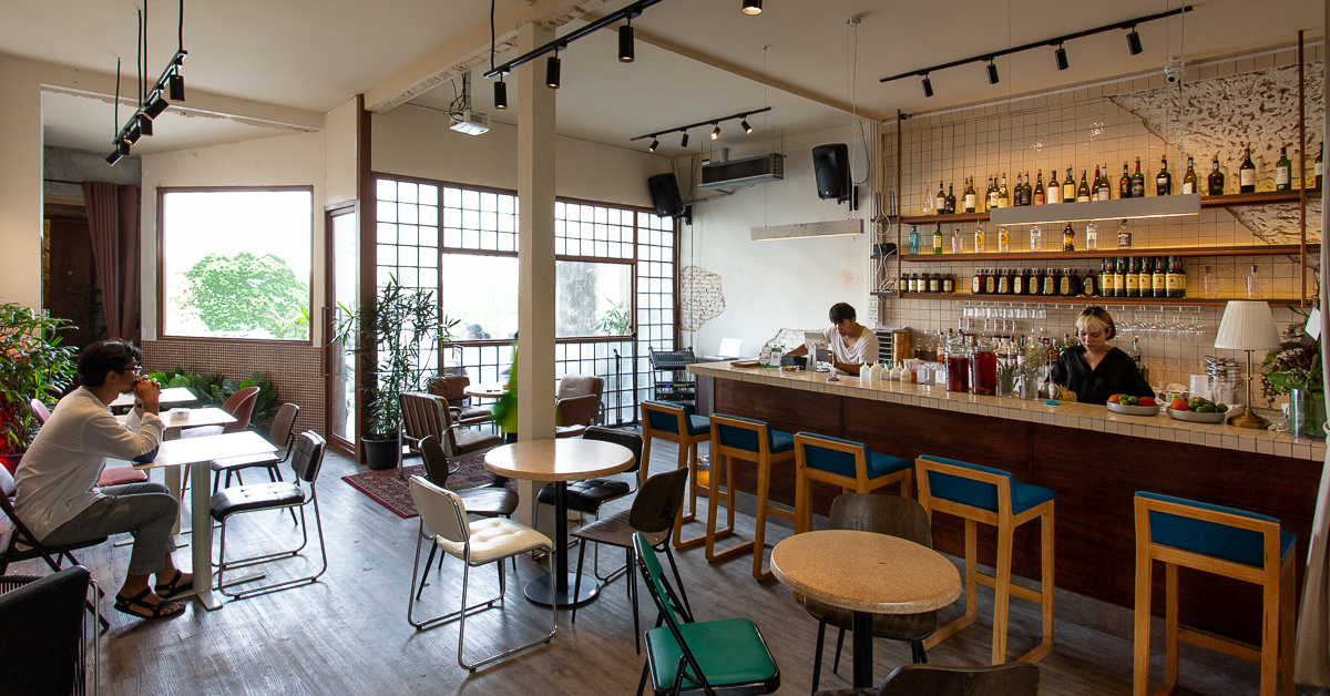 ‘Sunray’ บาร์ค็อกเทลสีครีม พิกัดลับใหม่สำหรับคนคูลย่านสนามเป้า