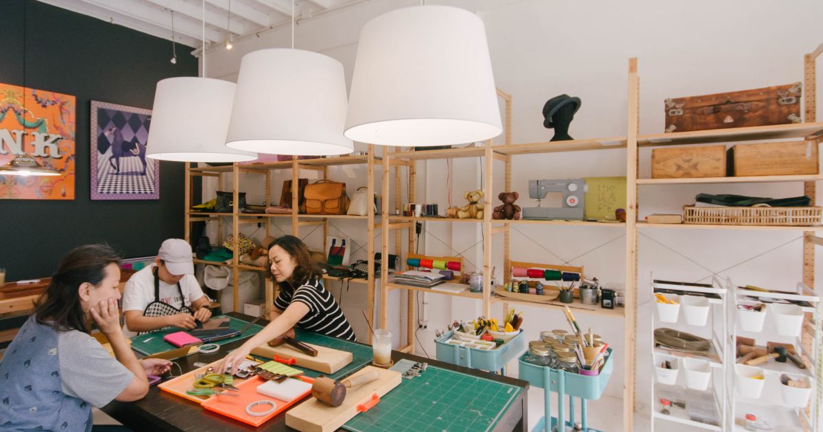 The KAFE คาเฟ่-สตูดิโอเครื่องหนังแห่งใหม่ในฝั่งธนฯ