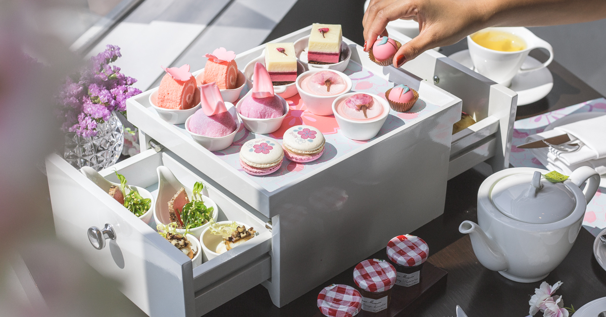 หลบร้อนไปจิบชายามบ่ายชุดซากุระสุดหวานแหววที่ The Okura Prestige Bangkok