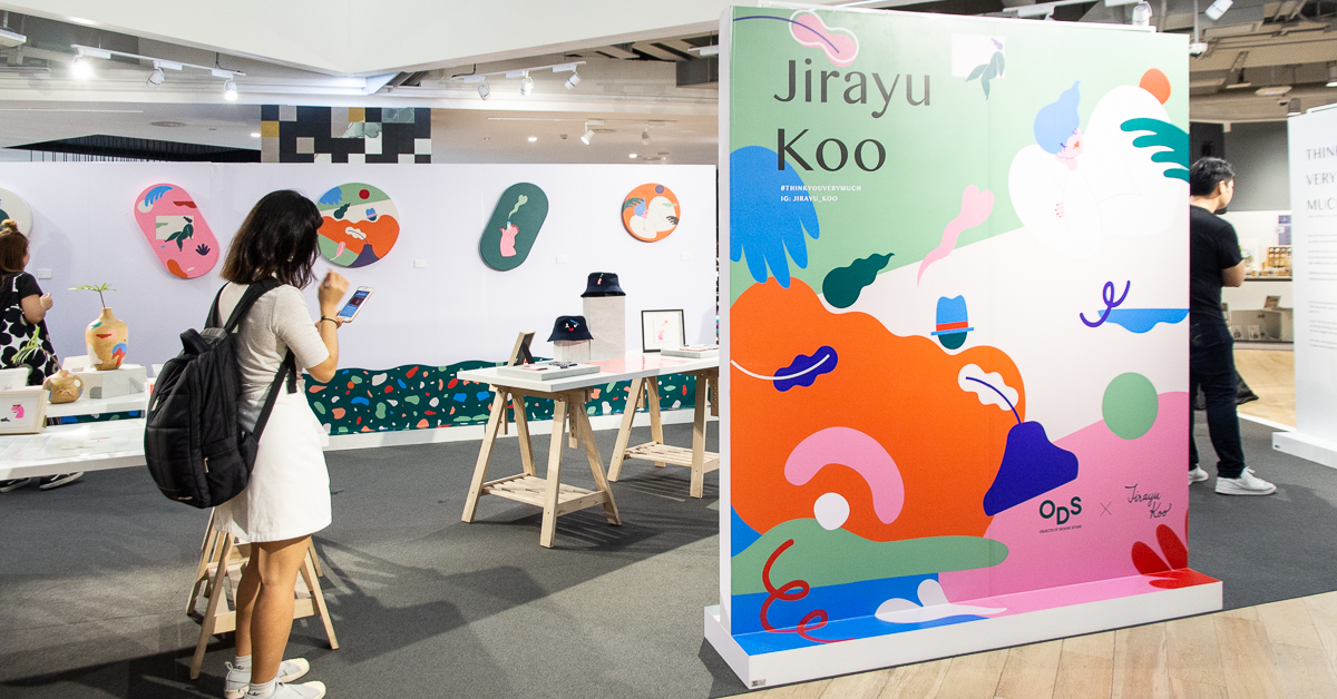 ความคิดถึงที่จับต้องได้ ชวนไปดูผลงานศิลปะของ Jirayu Koo กับงานนิทรรศการไซซ์มินิ Think you very much