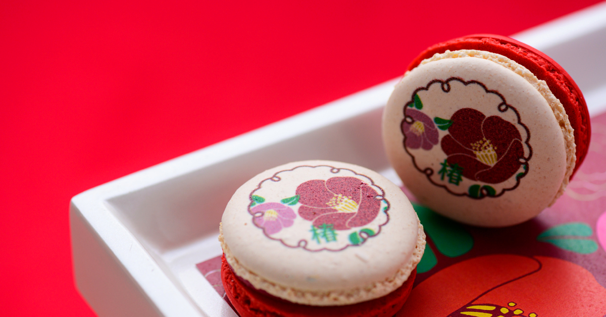 นุ่มนวลและโอ่อ่าไปกับชุดน้ำชา ‘สึบากิ’ ธีมดอกไม้ประจำฤดูกาลนี้ที่ Up & Above Bar จัดมาให้ชิม