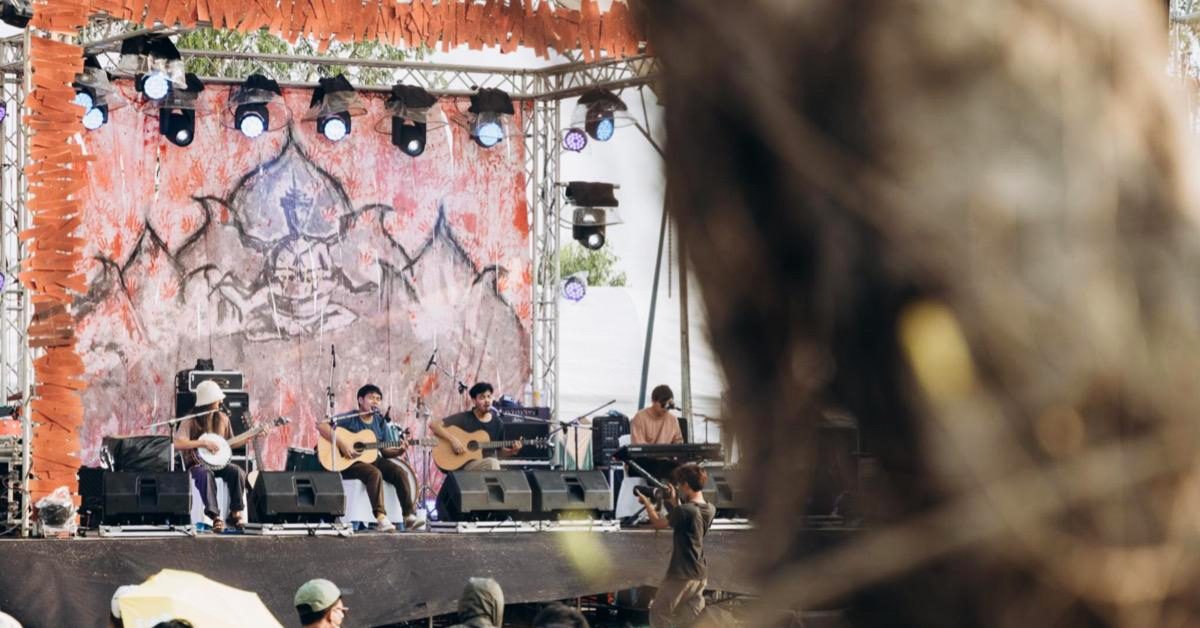 ชวนวัยรุ่นไป ‘เฟี้ยวข้างวัด’ เทศกาลดนตรีรวมวงอินดี้ไทย 2 วัน 2 คืน บนพื้นที่ตั้งแคมป์ 10 ไร่!