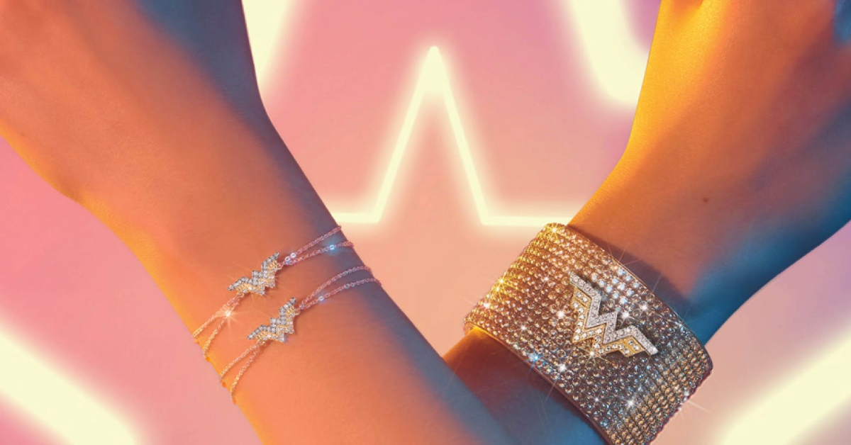 ขอเป็นซูเปอร์ฮีโร่สักหนึ่งวัน: เปิดไอเทม Swarovski x Wonder Woman ที่ซื้อได้เลย ไม่ต้องรอหนังเข้าโรง