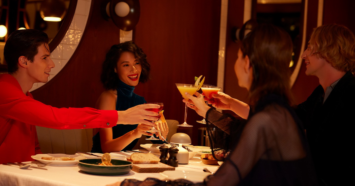 Bar Hopping แบบไม่ต้องเดินทาง! แค่ขึ้นลิฟต์ไปชั้นต่าง ๆ ของ The Standard, Bangkok Mahanakhon ก็ได้จิบค็อกเทลแล้ว!